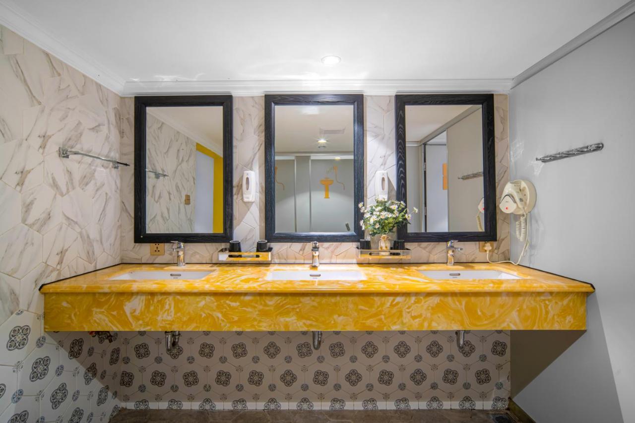 Little Charm Hanoi Hostel Экстерьер фото